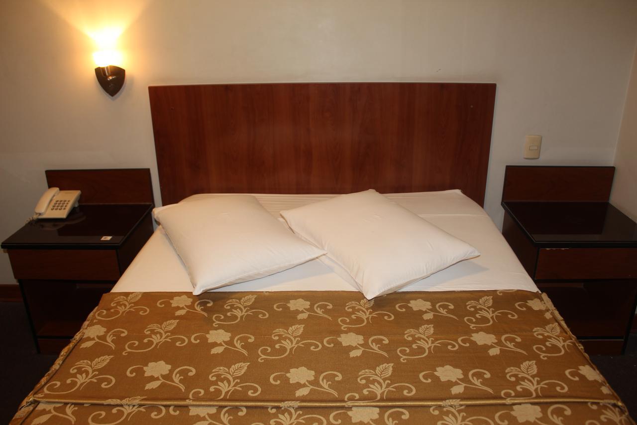 Hostal Bond Lima Exterior foto
